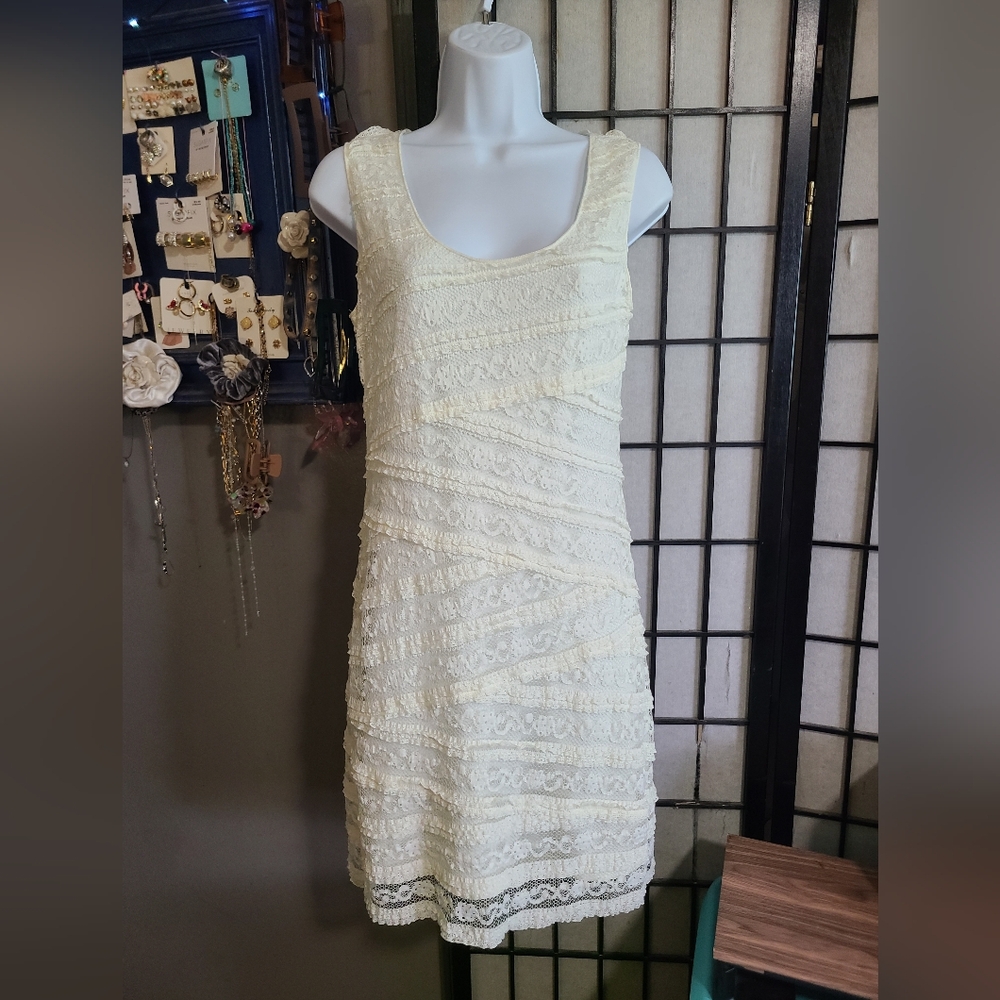 Max Studio Cream Lace Fitted Dress sz M